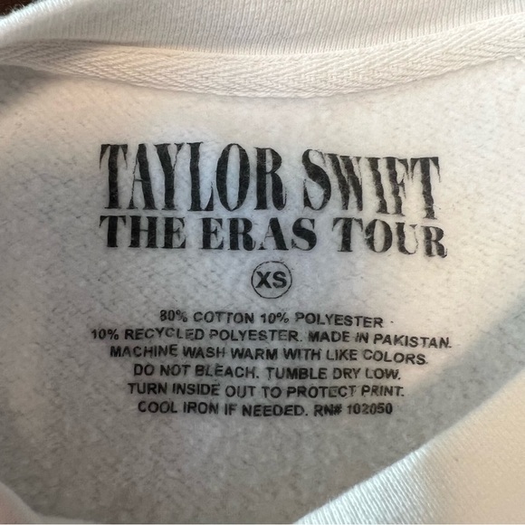 TAYLOR SWIFT | THE ERAS TOUR PHOTO WHITE CREWNECK. Size XS. Reputation. - Picture 3 of 10